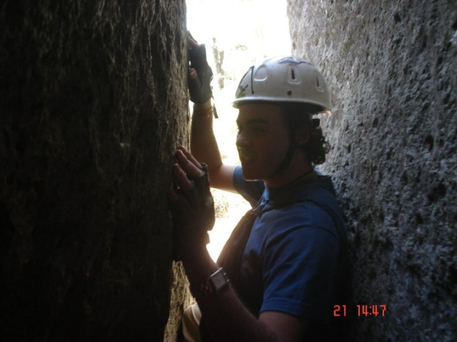 Escalando en grieta